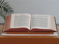 Bibel in der Kirche — Bild von Werner Näf.
Zur Verfügung gestellt von www.kirchenweb.ch -
Internet- und Kommunikationsplattform für Kirchen, Kirchgemeinden, Pfarreien und kirchliche Organisationen.