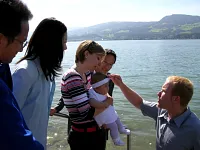 Taufe am see — Bild von der Kirchgemeinde Stäfa - www.kirchestaefa.ch.
Zur Verfügung gestellt von www.kirchenweb.ch -
Internet- und Kommunikationsplattform für Kirchen, Kirchgemeinden, Pfarreien und kirchliche Organisationen.