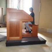 P9080162 – Rahel Frei an der Orgel in Heiden (Ruth Krähenmann)