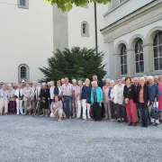 P9080166 – Gruppenfoto vor der Kirche in Heiden (Ruth Krähenmann)
