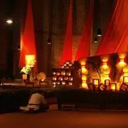 Taizé: Wunderschöne Stimmung in der Kirche (Hansruedi Vetsch)