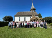 Gruppe 1 vor Kirche V2 (Foto: Ruth Kr&auml;henmann)