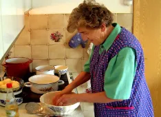 Kochen alleine (Foto: Kirchenweb Bilder)